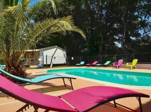 ZEcamping 3 étoiles piscine chauffée toboggans pet friendly locatif TV 8 pers