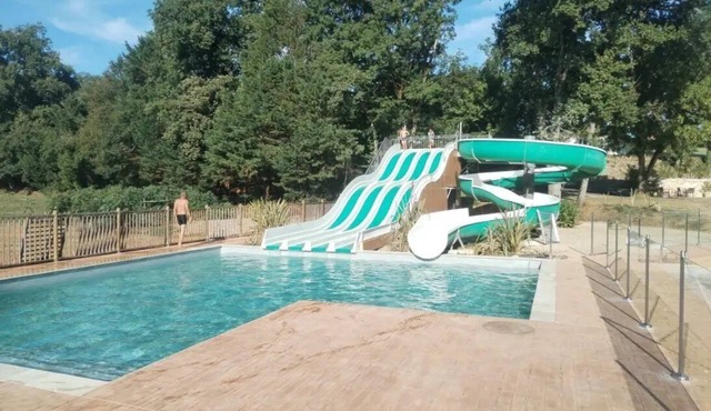 ZEcamping 3 étoiles toboggans pataugeoire dog friendly locatif TV LV 32m2