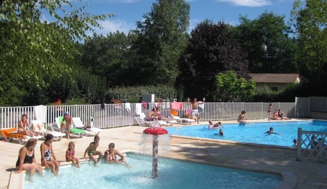 ZEcamping 3* animé piscine à 1km de la plage dog friendly club enfant