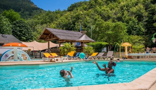 ZEcamping 3* club enfant équitation piscine chauffée