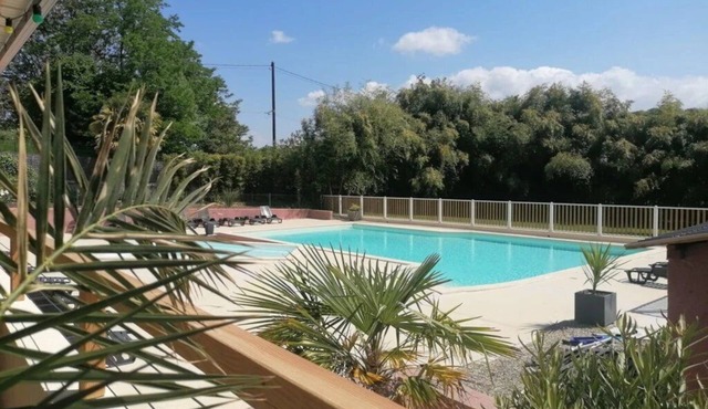 ZEcamping 4 étoiles animé piscine chalet TV BBQ clim 20m2