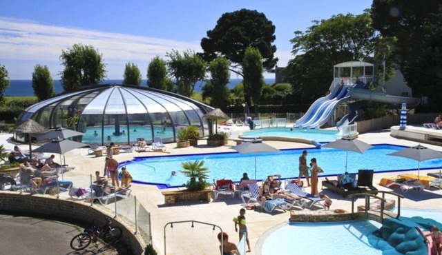 ZEcamping 4 étoiles 200m plage piscine couverte locatif TV LV BBQ 35m2