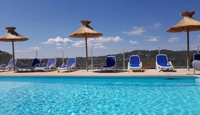 ZEcamping 4 étoiles piscine chauffée locatif TV clim 22m2 in Ucel