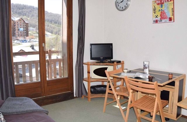 2-Room Apartment with Cabins, Sleeps 4, Central Risoul, Pet-Friendly