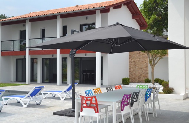 Charming 6 bedroom Villa in St Jean De Luz (Q8403)