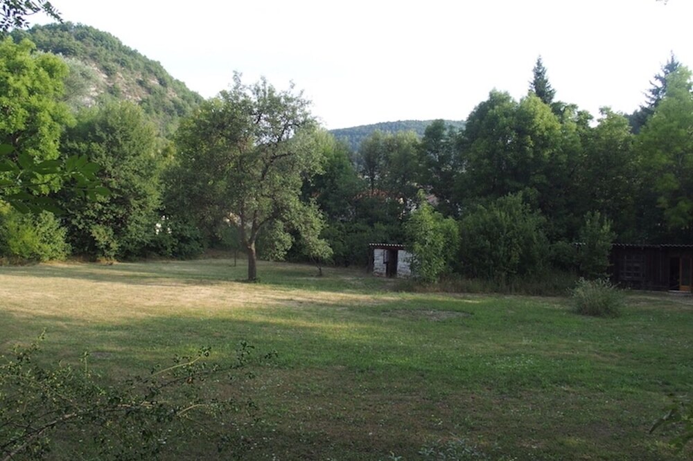 Montjay House | Holiday Home 'Chalet Du Bois D'estève' with Mountain View, Shared Terrace and Wi-Fi