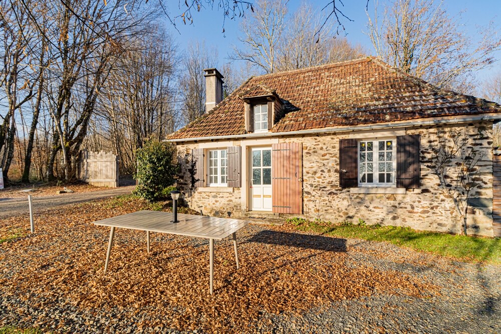Savignac-Ledrier House | Holiday Home 'La Maisonnette D'antan' with Mountain View, Shared Garden and Wi-Fi