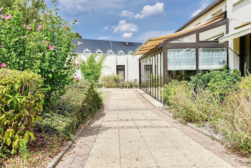 Photo of Buildings in Nouan-sur-Loire