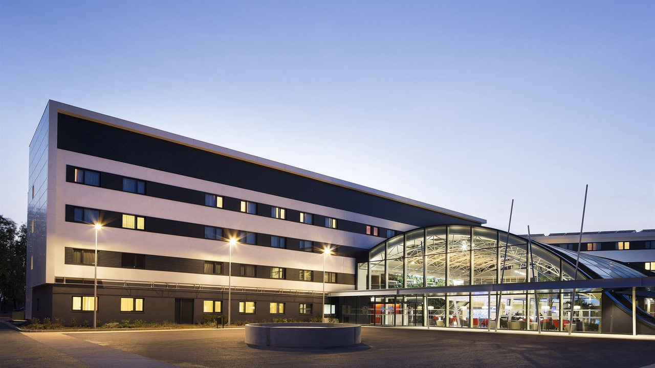 Photo of Buildings in Le Mesnil-Amelot