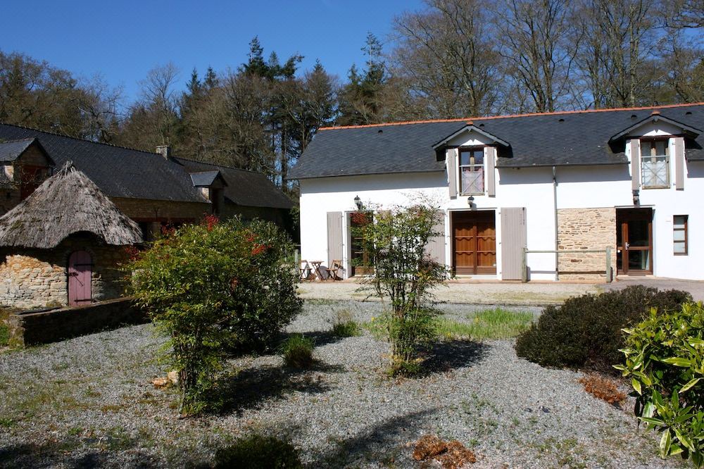 Photo of Buildings in Nivillac