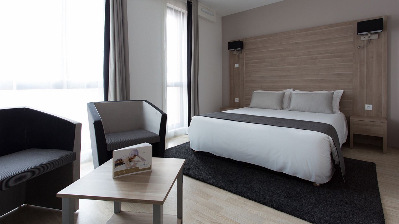 Photo of Bedroom in Hotel-de-Ville