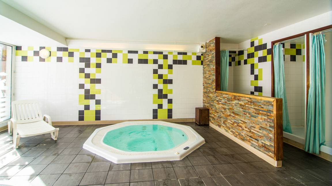 Photo of Bathroom in Pyrenees 2000