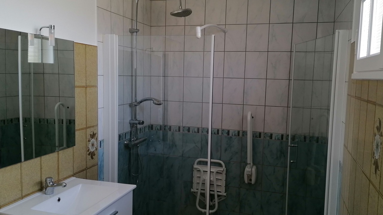 Photo of Bathroom in Savigne-lʼEveque