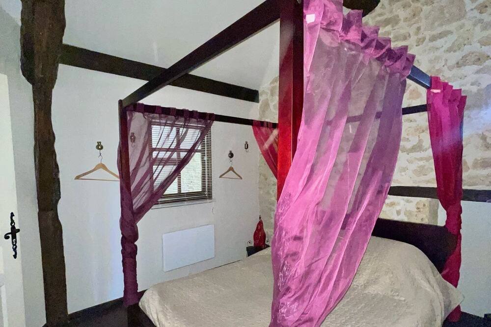 Photo of Bedroom in Madaillan