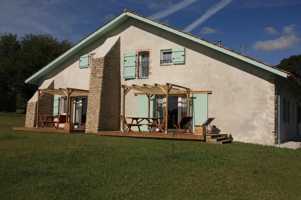 Photo of Outdoor in Pey