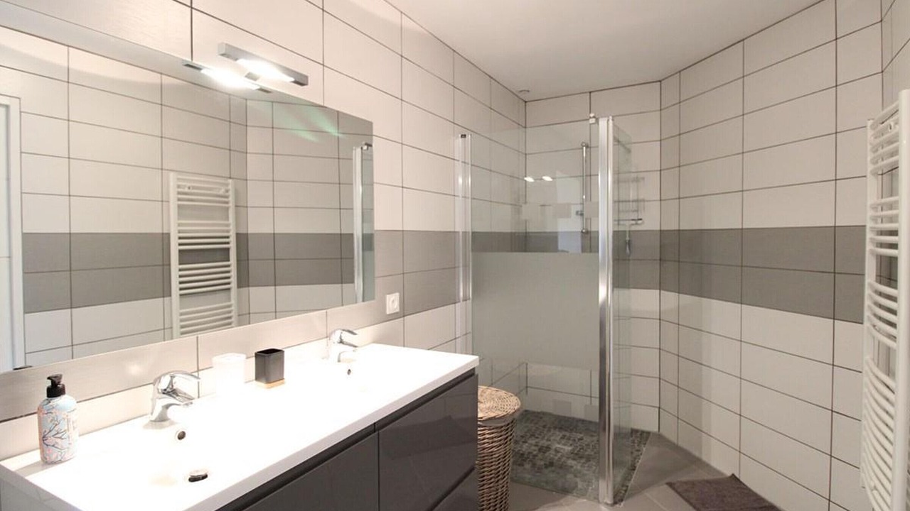 Photo of Bathroom in Neuveglise-sur-Truyere