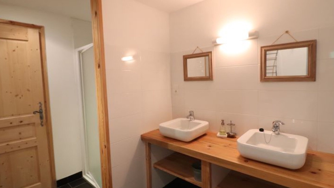 Photo of Bathroom in Saint-Remy-de-Chaudes-Aigues