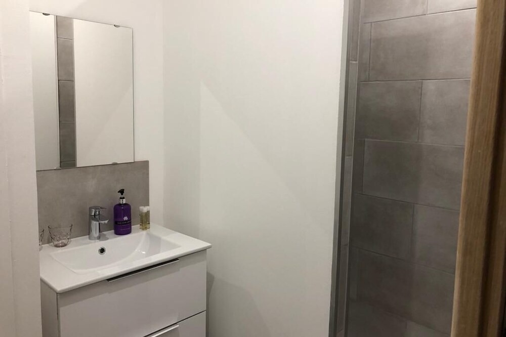 Photo of Bathroom in Saint-Genis