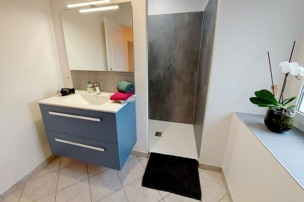 Photo of Bathroom in Saint-Georges-le-Flechard