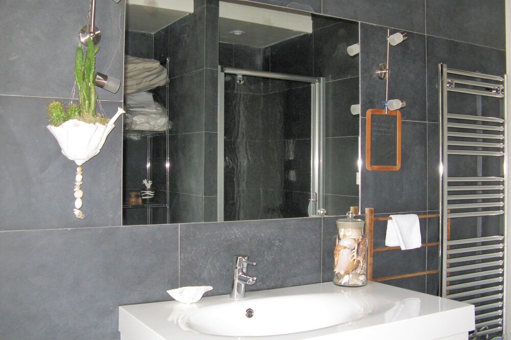 Photo of Bathroom in Saint-Omer-de-Blain