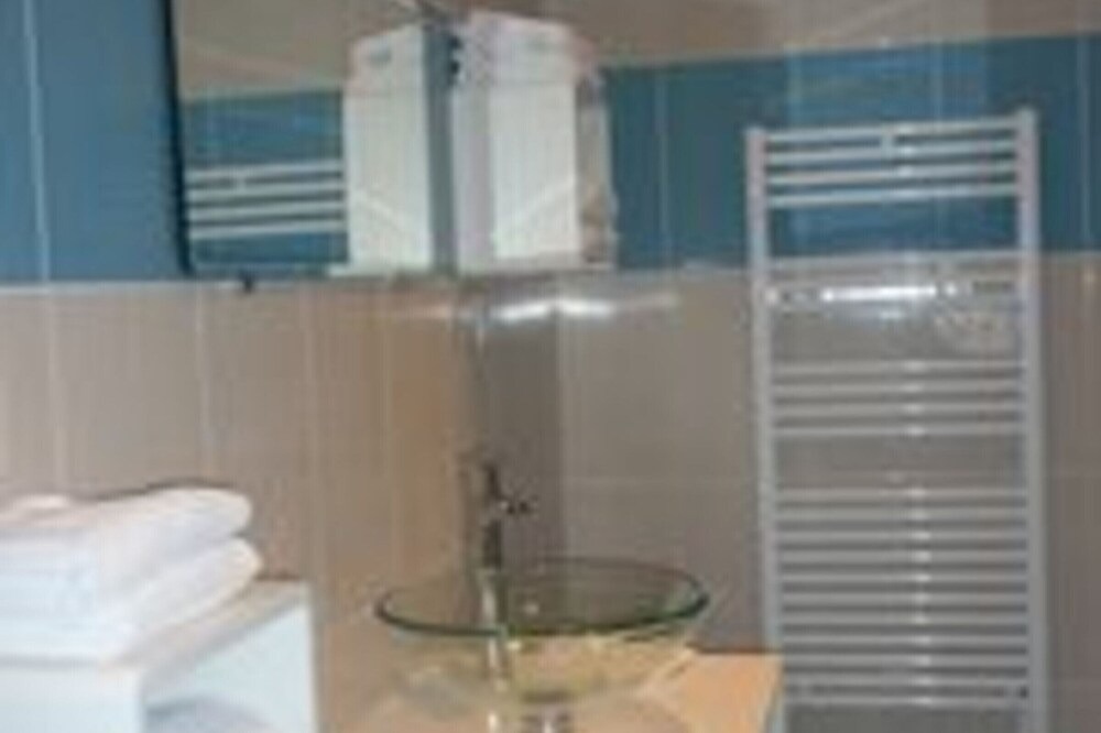 Photo of Bathroom in Averdon