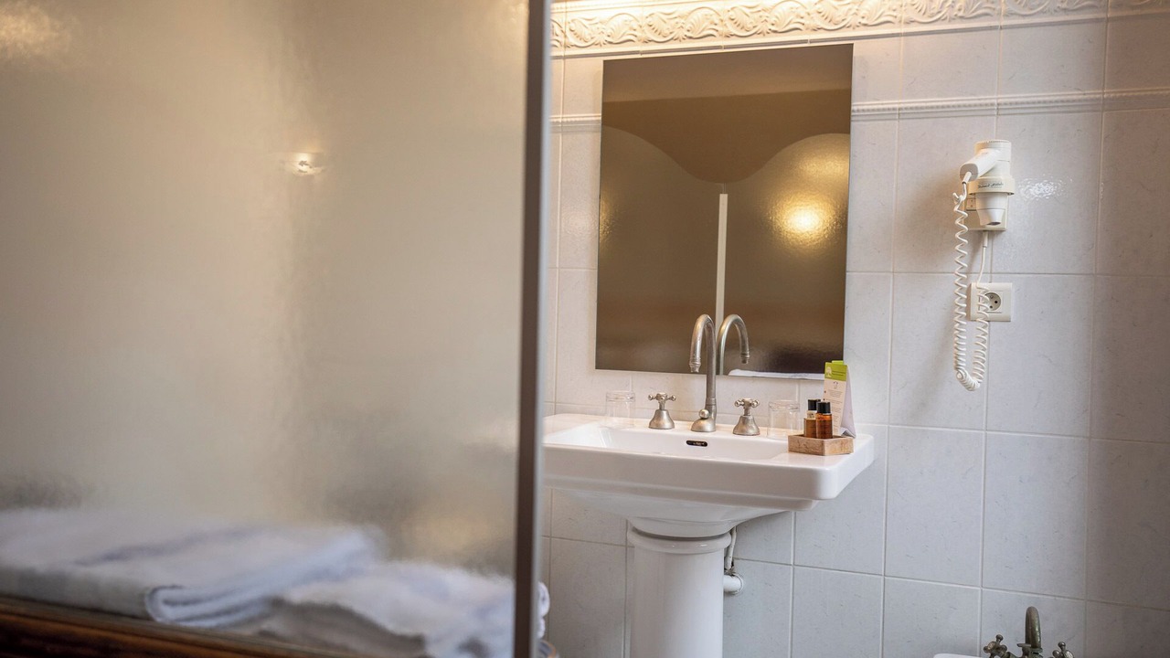 Photo of Bathroom in Cahors