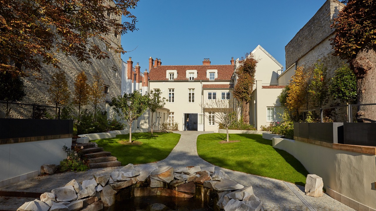 Photo of Buildings in Fontainebleau