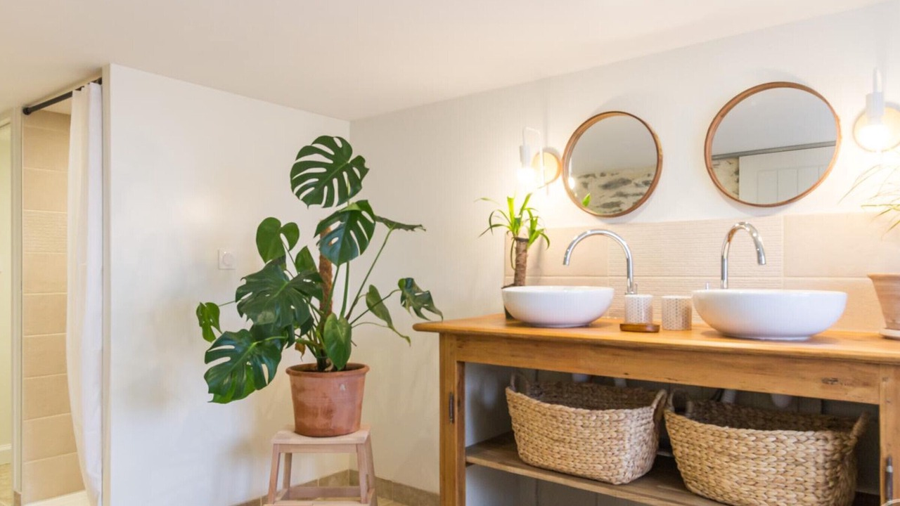 Photo of Bathroom in Urville-Nacqueville