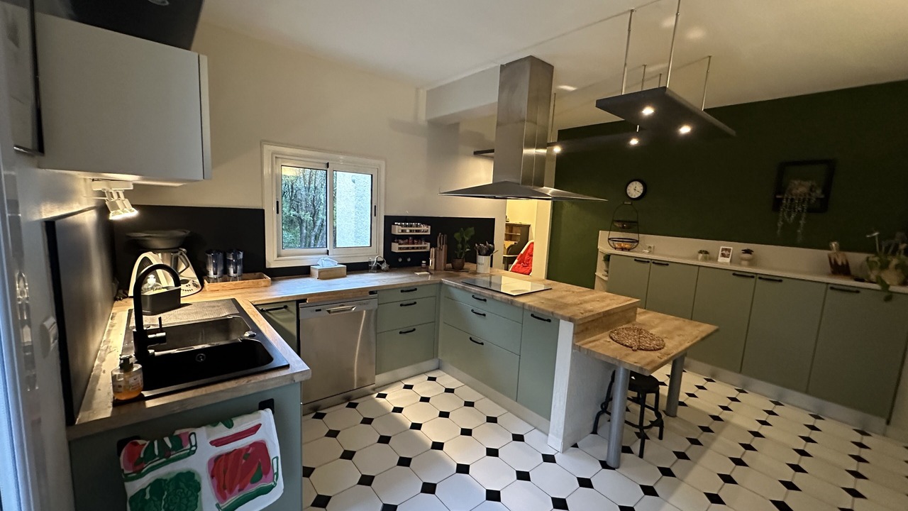 Photo of Kitchen in Saint-Martin-de-Londres