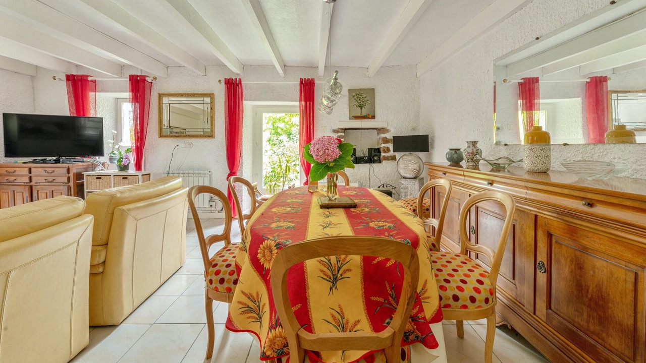 Photo of Kitchen in Guimaec