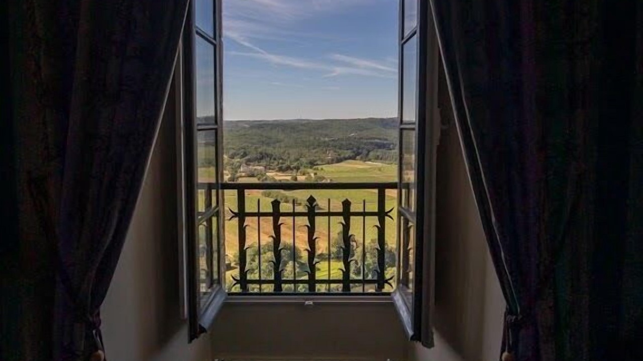 Photo of Bedroom in Mercues