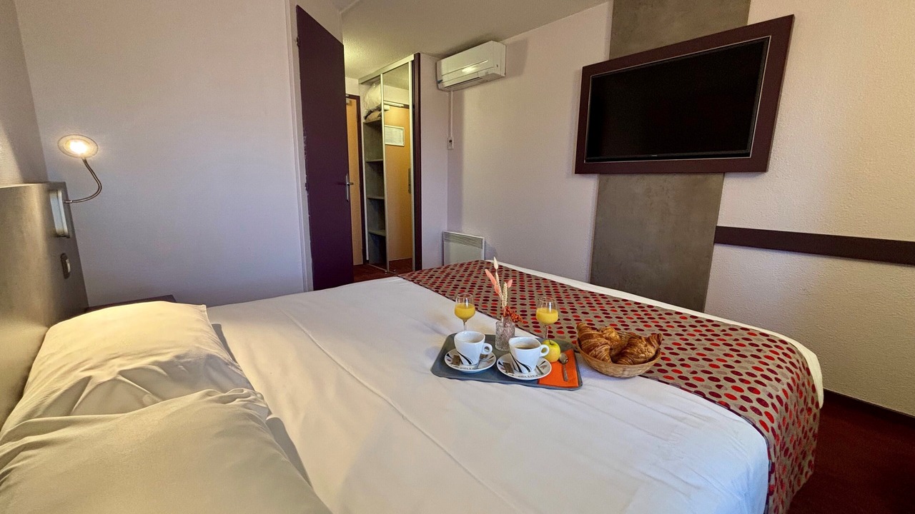 Photo of Bedroom in Saint-Saturnin