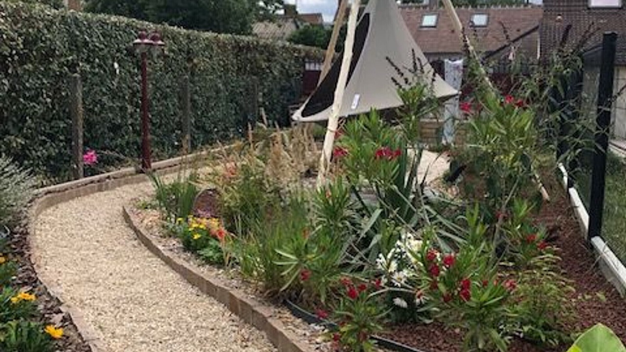 Photo of Outdoor in Checy