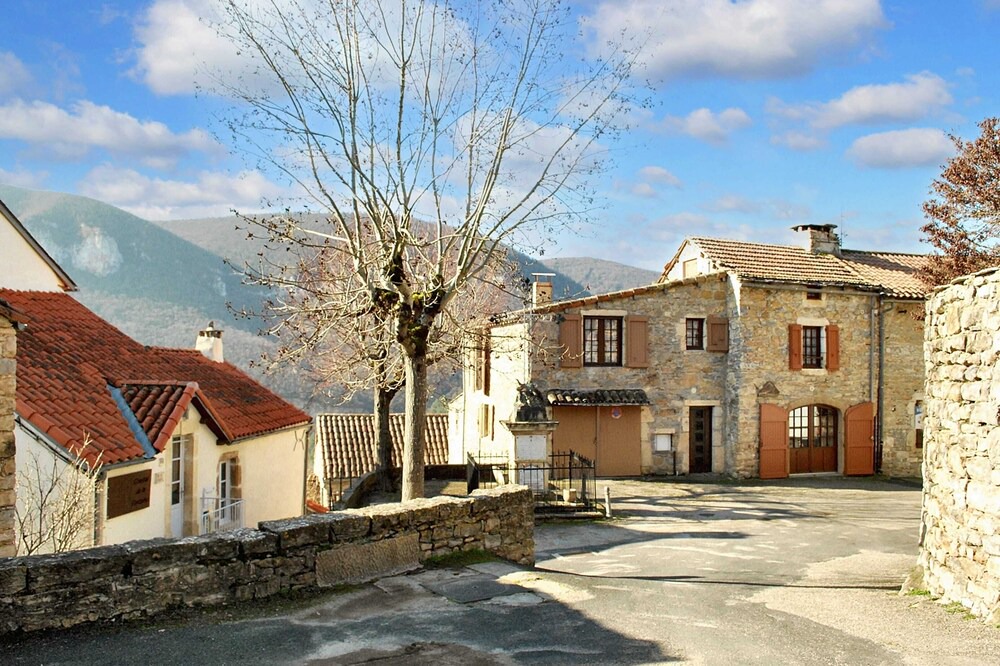 Photo of Others in Mostuejouls