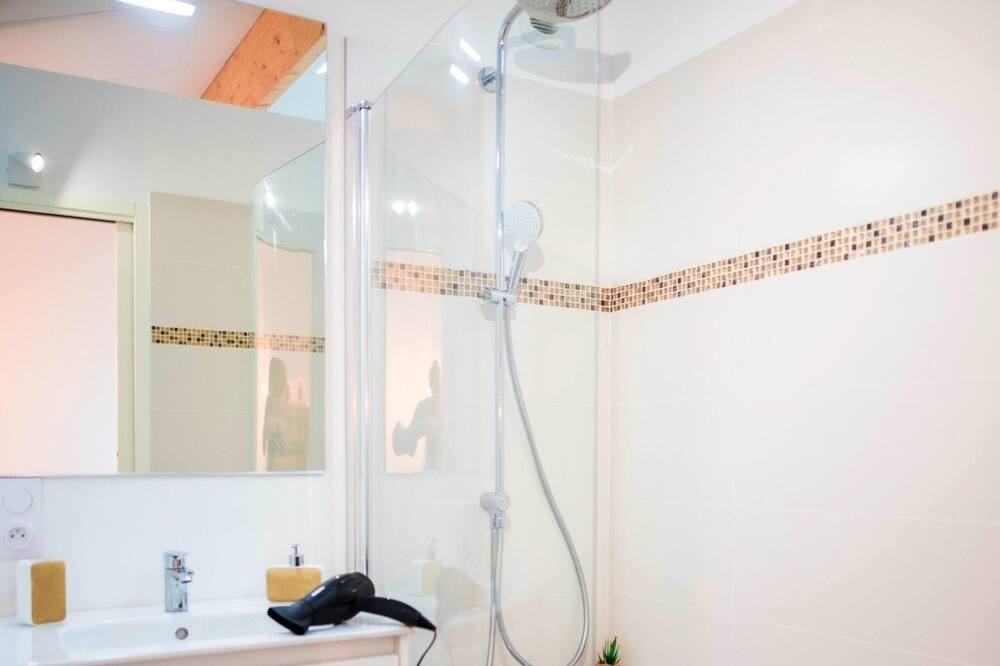 Photo of Bathroom in Dollon