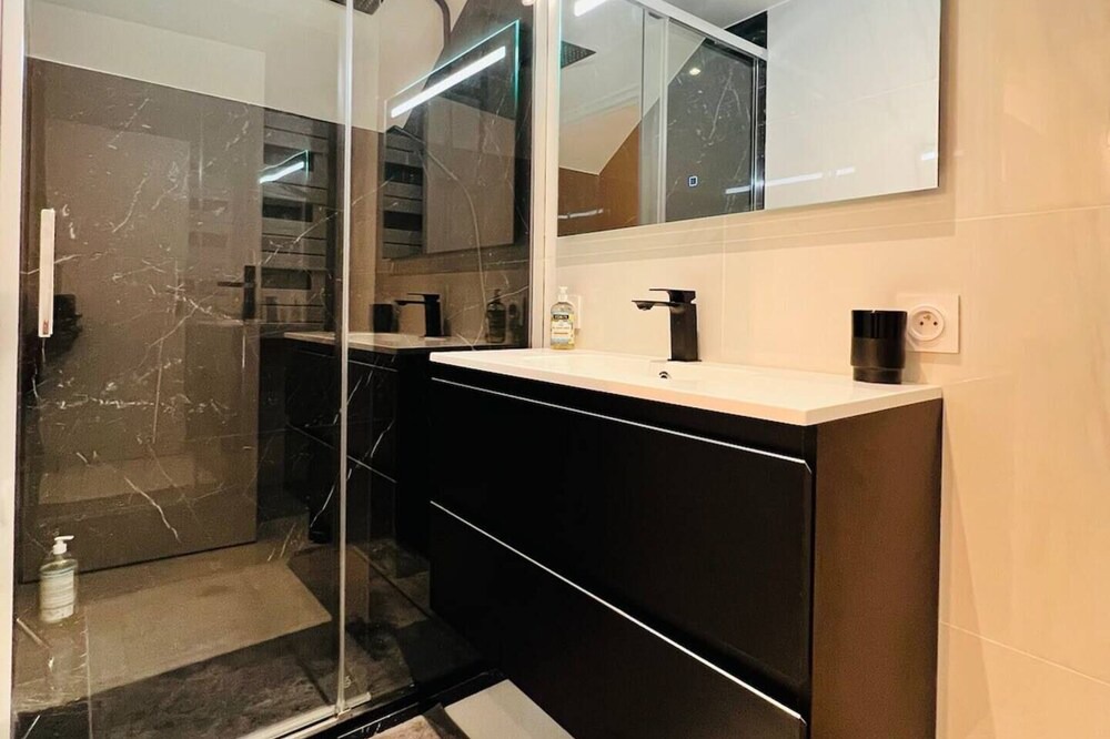 Photo of Bathroom in Ormoy-la-Riviere