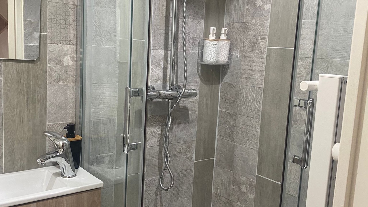 Photo of Bathroom in Stains