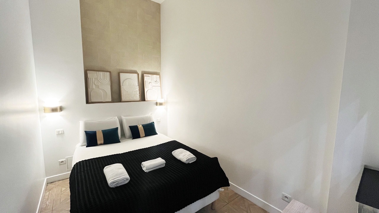 Photo of Bedroom in 10th Arrondissement