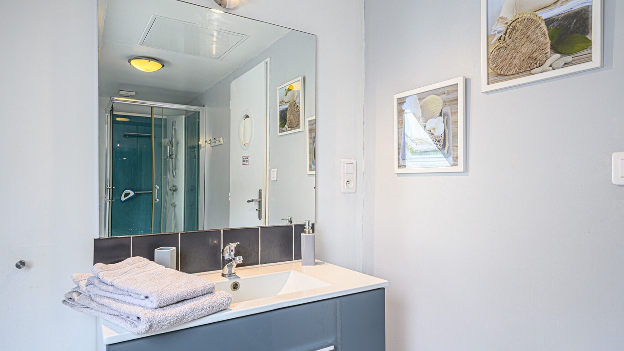Photo of Bathroom in Ploneour-Lanvern