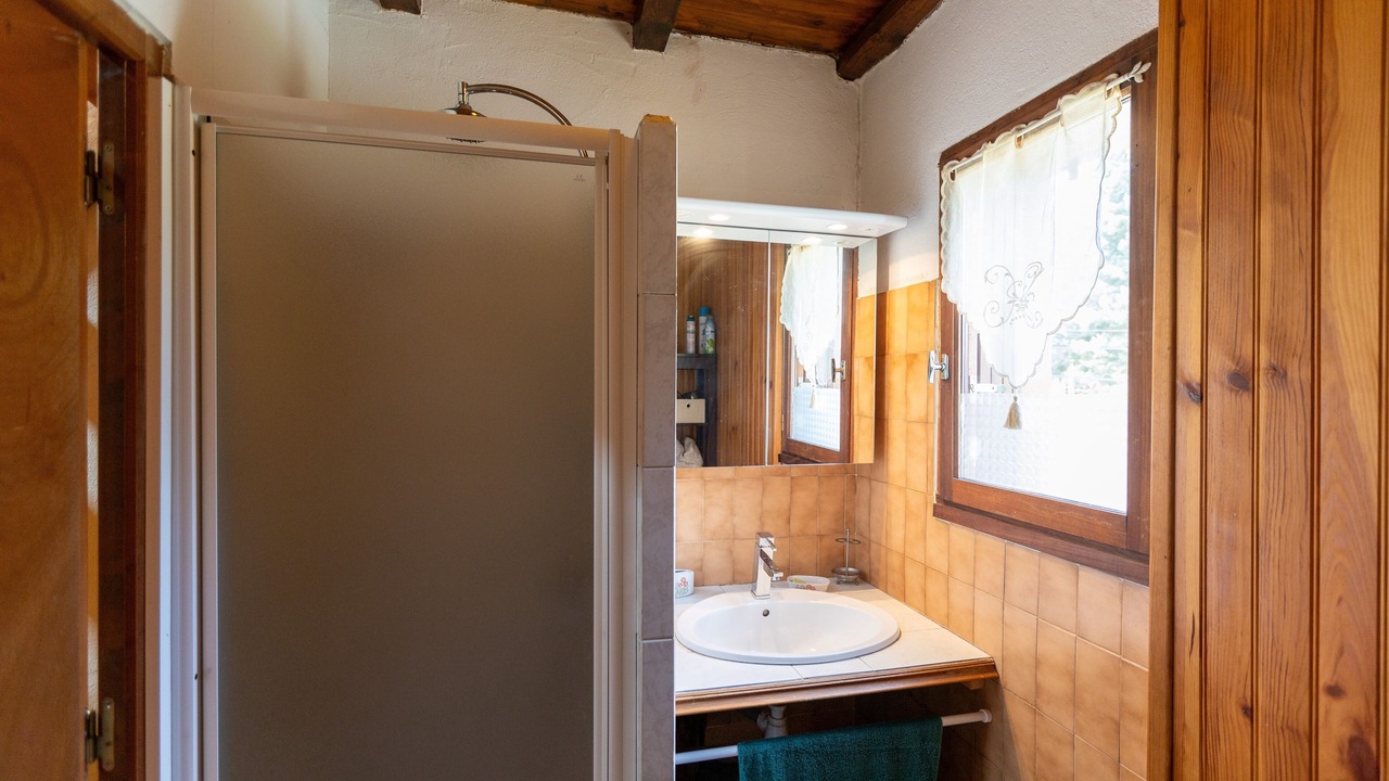 Photo of Bathroom in Real