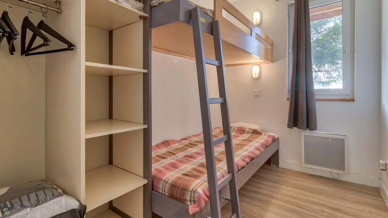 Photo of Bedroom in Genos