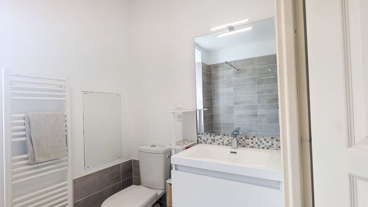 Photo of Bathroom in Reuilly