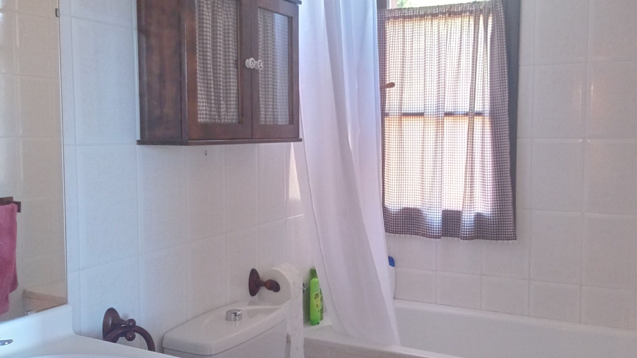 Photo of Bathroom in Enveitg