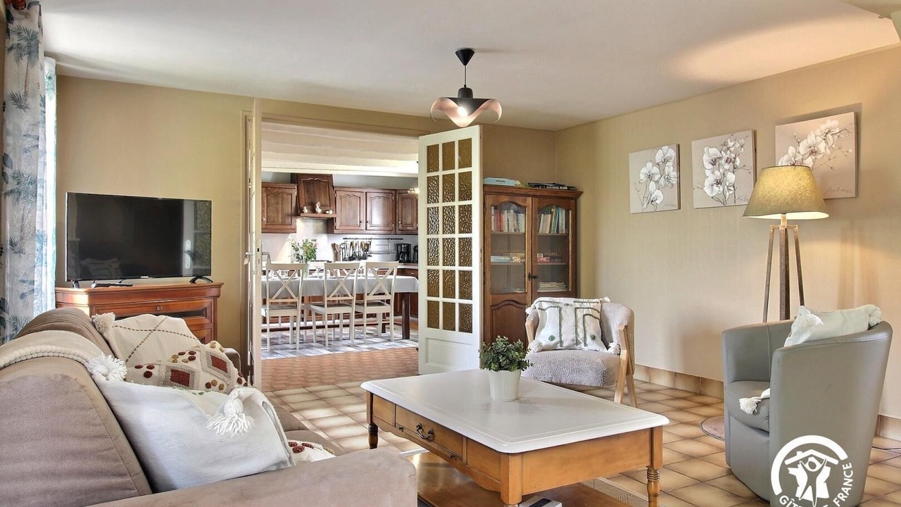 Photo of Livingroom in Locoal-Mendon