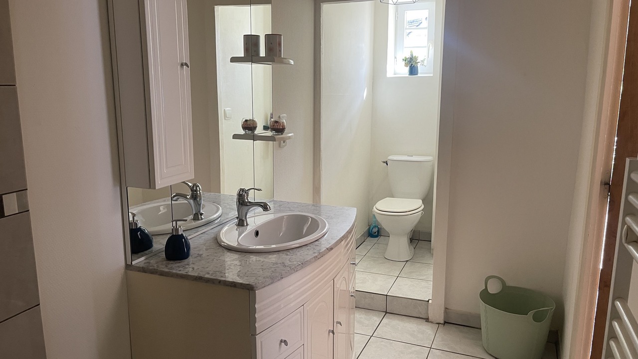 Photo of Bathroom in Veuil