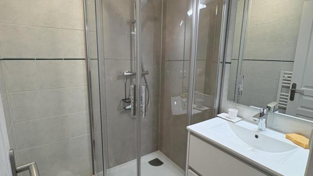 Photo of Bathroom in Greville-Hague