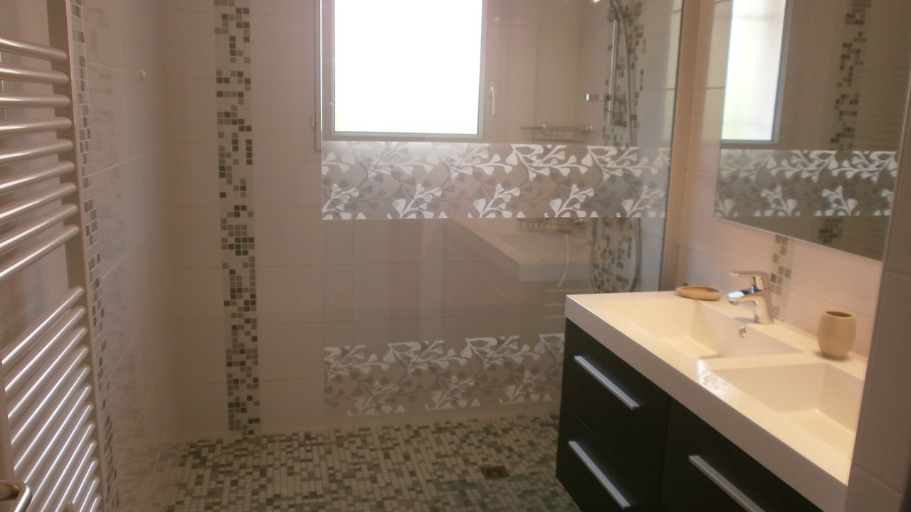 Photo of Bathroom in Messanges
