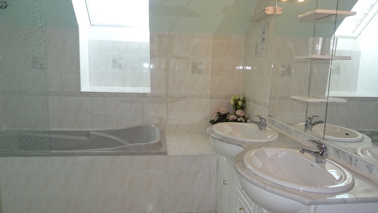 Photo of Bathroom in Nyoiseau