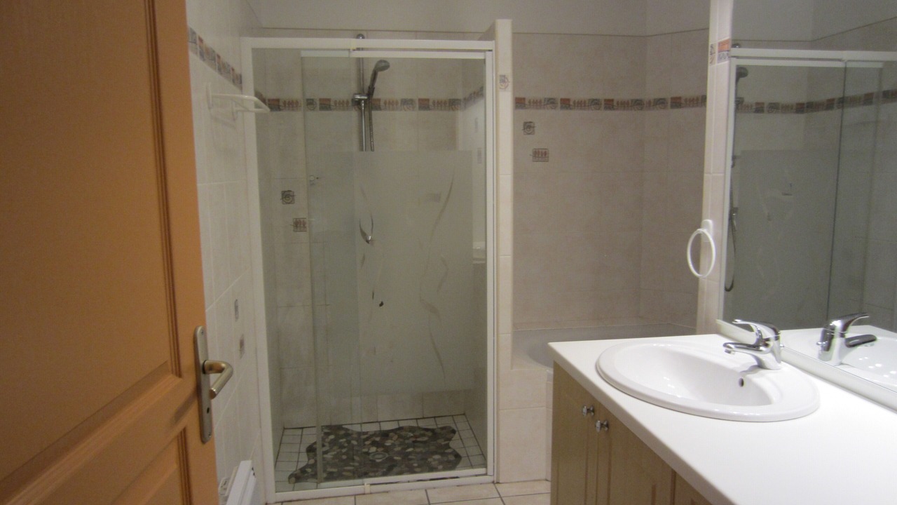 Photo of Bathroom in Espinasses