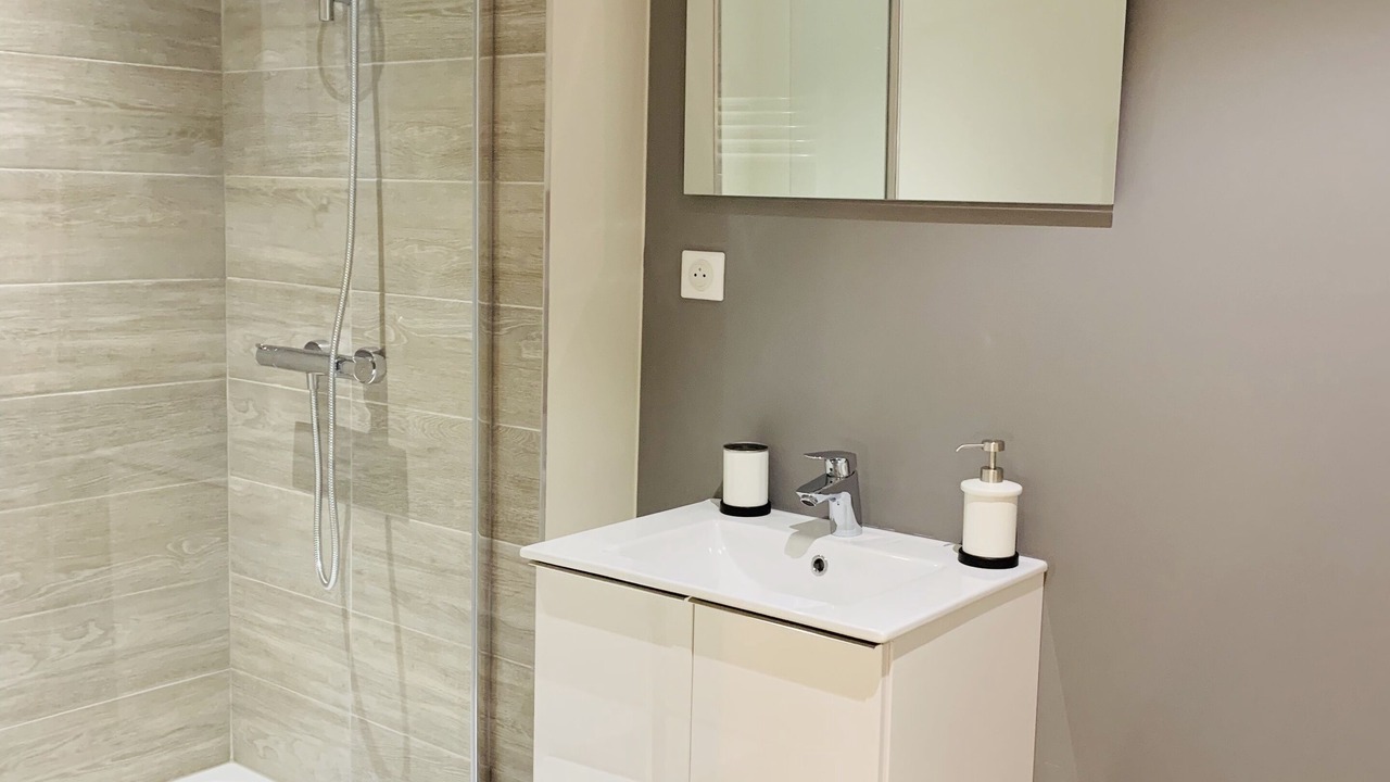 Photo of Bathroom in Clermont Ferrand City Centre